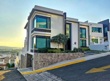 Casa de 4 habitaciones, Corregidora · Casa con 4 Recámaras y 330 m² Superficie de Terreno en Venta, Corregidora