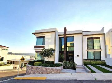 Casa de 4 habitaciones, Corregidora · Casa con 4 Recámaras y 330 m² Superficie de Terreno en Venta, Corregidora