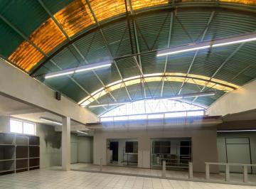 Local comercial · 900m² · 8 Estacionamientos · Local o Bodega en Santa Tere de 640 m² con 8 Estacionamientos en Renta