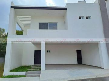 Casa · 330m² · 3 Recámaras · 2 Estacionamientos · Casa en Venta en El Barro