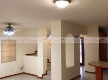 Casa · 155m² · 3 Recámaras · 2 Estacionamientos · Casa en Renta en Monterrey