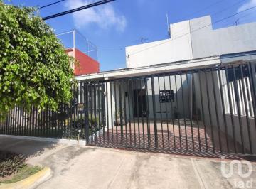 Casa · 149m² · 3 Recámaras · 2 Estacionamientos · Casa en Venta en Lomas de Atemajac