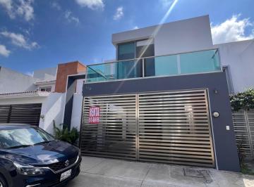 Casa · 220m² · 3 Recámaras · 2 Estacionamientos · Casa en Renta en Residencial Sol Campestre Zona Country