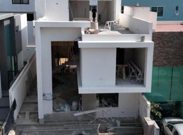 Casa · 290m² · 4 Recámaras · 3 Estacionamientos · Casa en La Rioja