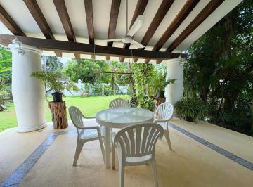 Casa · 390m² · 3 Recámaras · 2 Estacionamientos · Casa de 3 Recámaras en Venta en Residencial Campestre con Amplio Jardín
