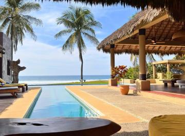 Casa · 512m² · 4 Recámaras · 4 Estacionamientos · Casa en Venta Frente a Playa Ventanilla en Puerto Escondido, Oaxaca
