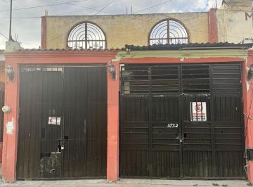Casa de 4 habitaciones, Saltillo · Casa en Venta en Zona Centro