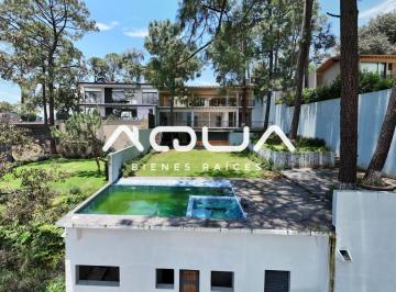 Casa en condominio de 4 habitaciones, Valle de Bravo · Residencia de Lujo en Exclusivo Residencial Avandaro