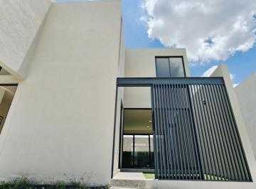 Casa · 105m² · 2 Recámaras · 2 Estacionamientos · Hermosa Casa en Venta en Juriquilla