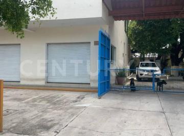 Bodega comercial · 528m² · 1 Estacionamiento · Amplio Espacio Techado Para Bodega
