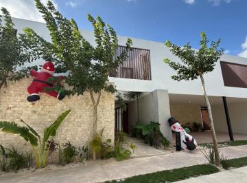 Casa · 597m² · 4 Recámaras · 4 Estacionamientos · Venta de Casa en El Origen Residencial Xcanatun Merida Yucatan