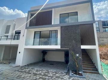 Casa · 340m² · 3 Recámaras · 2 Estacionamientos · Venta Casa en Lomas de Angelopolis Cuatro Recamaras