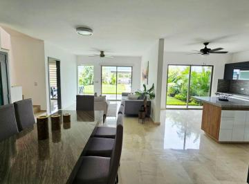 Casa de 4 habitaciones, Xochitepec · Casas Nuevas con Alberca en Xochitepec Morelos
