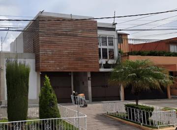 Casa de 4 habitaciones, Naucalpan de Juárez · Casa en Venta en Estado de Mexico Ciudad Satelite