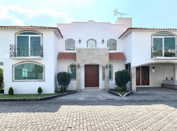 Casa en condominio · 301m² · 4 Recámaras · 2 Estacionamientos · Casa en Venta de 4 Recamaras en Metepec