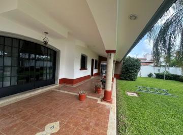 Casa · 5 Recámaras · 3 Estacionamientos · Casa en Renta en Club Campestre