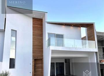 Casa · 308m² · 3 Recámaras · 2 Estacionamientos · Casa en Venta en Bosquqes Real