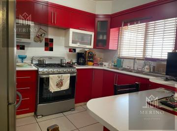 Casa · 230m² · 4 Recámaras · 2 Estacionamientos · Casa en Venta en Villas del Sol