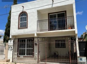 Casa · 185m² · 4 Recámaras · Casa en Venta en Puerta del Sol