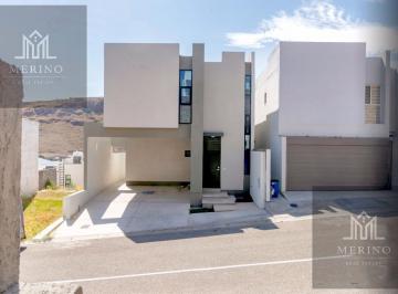 Casa · 230m² · 3 Recámaras · 2 Estacionamientos · Casa en Venta en Valdivia con Recamara en Planta Baja
