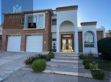 Casa · 370m² · 3 Recámaras · Casa en El Campestre