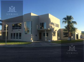 Casa · 400m² · 2 Recámaras · 4 Estacionamientos · Casa en Venta en Lago Colina