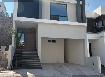 Casa · 252m² · 3 Recámaras · 1 Estacionamiento · Casa en Venta en Valdivia