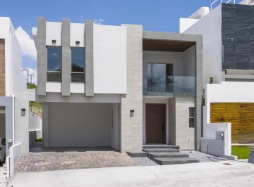 Casa · 268m² · 4 Recámaras · 2 Estacionamientos · Casa en Venta en Asturias