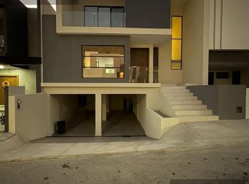 Casa · 415m² · 4 Recámaras · 4 Estacionamientos · Casa en Venta en Bosque Real