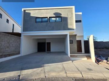 Casa · 245m² · 3 Recámaras · 2 Estacionamientos · Casa en Venta en Reliz