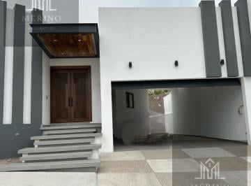 Casa · 395m² · 3 Recámaras · 3 Estacionamientos · Casa en Venta en Canteras