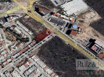 Terreno / Lote · 1825m² · Terreno Comercial en Venta, San Jose de Piletas (Puerta Bajio) Porton Cañada.