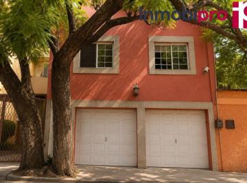 Casa · 275m² · 3 Recámaras · 2 Estacionamientos · Casa en Venta en Claveria Azcapotzalco