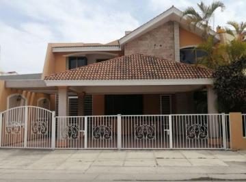 Casa de 3 habitaciones, Mazatlán · Casa en Venta en Lomas de Mazatlán a Unas Cuadras de Zona Dorada