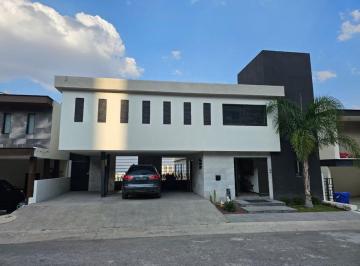 Casa de 4 habitaciones, San Luis Potosí · Casa en Venta Club de Golf $25 Mdp | Alberca y Elevador