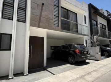 Casa · 280m² · 3 Recámaras · 2 Estacionamientos · Casa en Residencial Lago Esmeralda