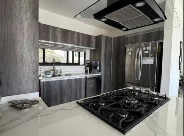 Casa · 280m² · 3 Recámaras · 2 Estacionamientos · Casa en Residencial Lago Esmeralda