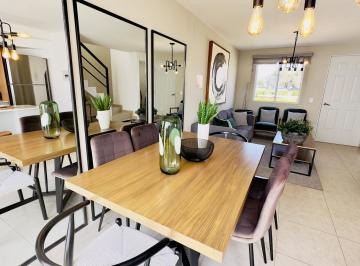 Casa · 61m² · 2 Recámaras · 1 Estacionamiento · Casa Venta El Marques Amplio Jardin Precio Muy Accesible