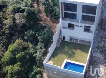 Casa · 237m² · 3 Recámaras · 2 Estacionamientos · En Venta, Residencia Nueva con Vista Panorámica a Los Volcanes. Lomas Tetela