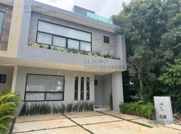 Casa · 260m² · 3 Recámaras · 2 Estacionamientos · Residencial en Av Huayacán Casa en Venta 3 Recámaras Cancún