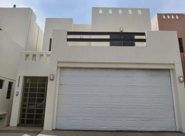 Casa · 380m² · 3 Recámaras · 2 Estacionamientos · Casa en Sábalo Country