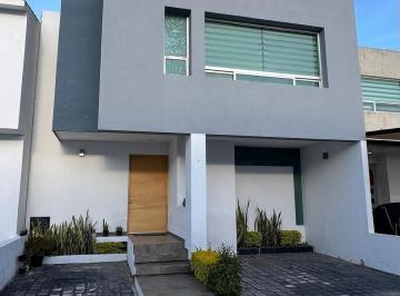 Casa · 210m² · 3 Recámaras · 2 Estacionamientos · Casa en Renta Amueblada El Refugio, Querétaro