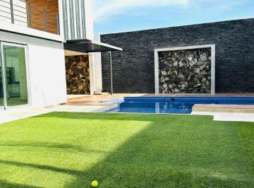 88b0b327adc6e5ee2e65690dae4db55d0328f1a693d08253637f7143e8711be1 · Linda Casa en Venta en Privada con Alberca Propia en Juriquilla