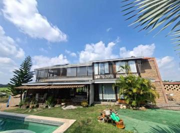 Casa · 285m² · 4 Recámaras · 5 Estacionamientos · : Casa en Renta en Rancho El Elévate, el Cobano, cuauhtémoc, Colima.