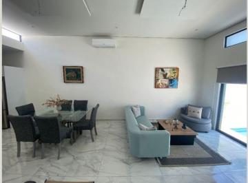 Casa · 108m² · 2 Recámaras · 2 Estacionamientos · Venta de Casa en Cancún - Rio Residencial