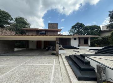 Casa · 1100m² · 3 Recámaras · 7 Estacionamientos · Casa en Venta en Hacienda de Valle Escondido, Atizapan