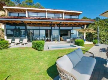 c2e9094a58408aed53c2fd1c1c571897693d5236f076ebc3ff55cde8e4258d3b · Casa en Venta Santuario Valle de Bravo
