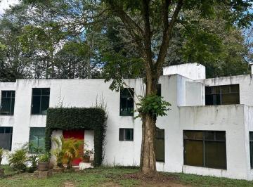 Casa · 520m² · 2 Recámaras · 6 Estacionamientos · Venta Casa con Gran Terreno Boscoso en Rancho Viejo