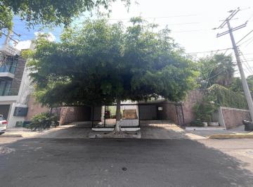 Casa · 482m² · 4 Recámaras · 2 Estacionamientos · Casa en Venta en Colonia Guadalupe - Amplios Jardines y Vistas Panoramicas