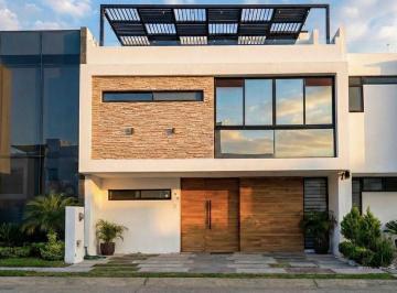 Casa · 256m² · 3 Recámaras · 2 Estacionamientos · Casa en Venta en Valle Imperial